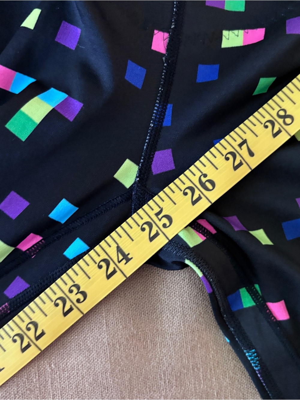 CW-X Pixel Print Compression Leggings Size M Y2K Retro Athletic - Picture 8 of 8